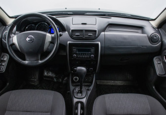 Подержанный автомобиль Nissan Terrano 2016 года (13 фото)