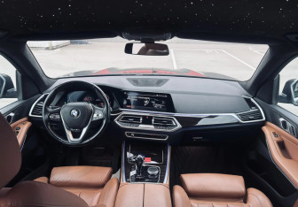 Подержанный автомобиль BMW X5 2021 года (15 фото)