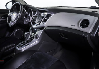 Подержанный автомобиль Chevrolet Cruze Sedan 2012 года (10 фото)