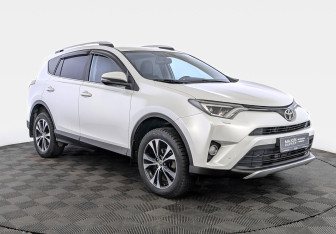 Подержанный автомобиль Toyota RAV4 2018 года (3 фото)