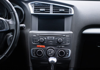 Подержанный автомобиль Citroen C4 Sedan 2013 года (14 фото)