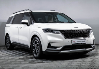 Подержанный автомобиль Kia Carnival 2021 года (3 фото)