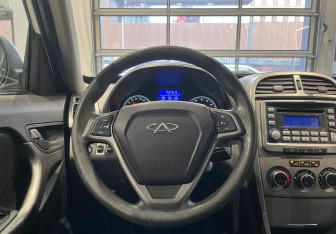 Подержанный автомобиль Chery Tiggo (T11) 2013 года (17 фото)