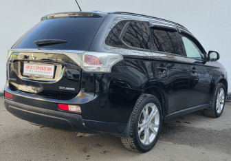Подержанный автомобиль Mitsubishi Outlander 2013 года (5 фото)