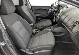 Подержанный автомобиль Kia Cerato Sedan 2015 года (23 фото)