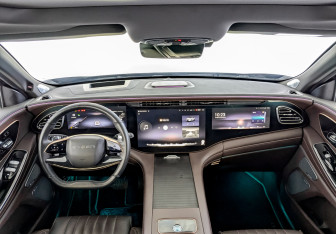 Подержанный автомобиль Exeed VX 2023 года (14 фото)