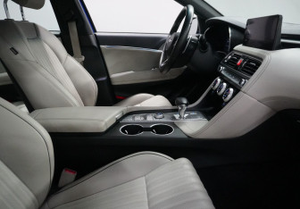 Подержанный автомобиль Genesis G70 2021 года (11 фото)