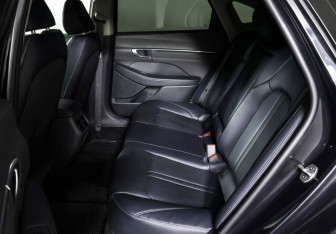 Подержанный автомобиль Hyundai Sonata 2023 года (13 фото)