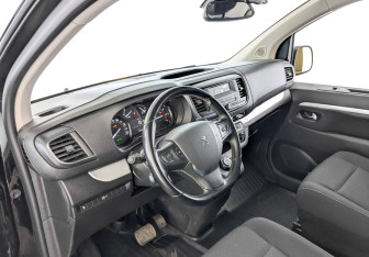 Подержанный автомобиль Peugeot Traveller 2022 года (16 фото)