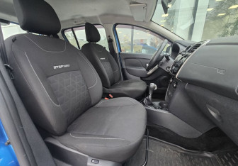 Подержанный автомобиль Renault Sandero 2018 года (10 фото)