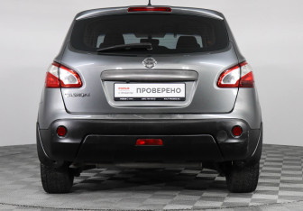 Подержанный автомобиль Nissan Qashqai 2011 года (6 фото)