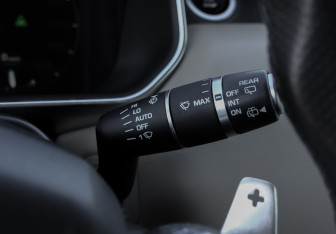 Подержанный автомобиль Land Rover Range Rover Sport 2015 года (19 фото)