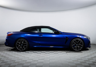 Подержанный автомобиль BMW M8 Convertible 2020 года (4 фото)