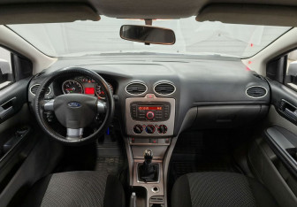 Подержанный автомобиль Ford Focus Hatchback 2010 года (11 фото)