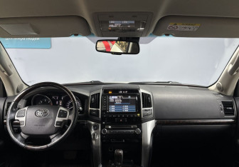 Подержанный автомобиль Toyota Land Cruiser Suv 2014 года (12 фото)