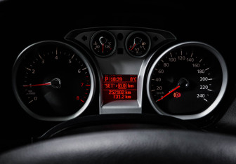 Подержанный автомобиль Ford Focus Hatchback 2010 года (10 фото)