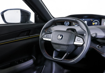 Подержанный автомобиль Changan UNI-V 2023 года (13 фото)