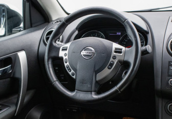Подержанный автомобиль Nissan Qashqai 2011 года (15 фото)
