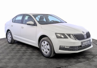 Подержанный автомобиль Skoda Octavia Liftback 2020 года (3 фото)