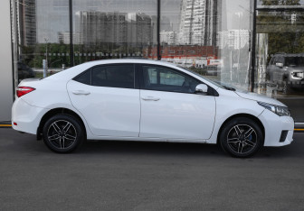 Подержанный автомобиль Toyota Corolla Sedan 2013 года (4 фото)