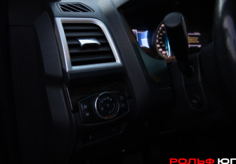 Подержанный автомобиль Ford Explorer 2013 года (18 фото)