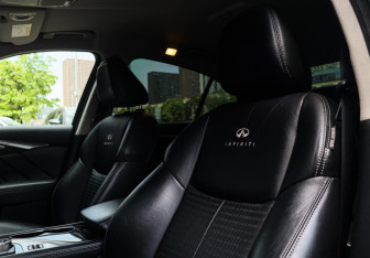 Подержанный автомобиль Infiniti Q50 2014 года (14 фото)