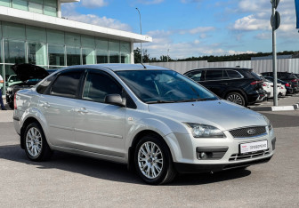Подержанный автомобиль Ford Focus Sedan 2006 года (3 фото)