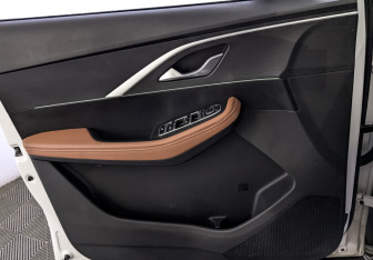 Подержанный автомобиль Omoda C5 2023 года (19 фото)