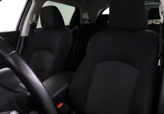 Подержанный автомобиль Nissan Juke 2014 года (17 фото)