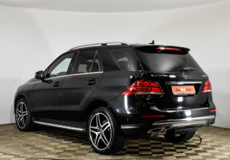 Подержанный автомобиль Mercedes-Benz GLE 2015 года (7 фото)