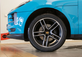 Подержанный автомобиль Porsche Macan 2020 года (34 фото)