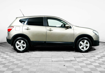 Подержанный автомобиль Nissan Qashqai 2012 года (4 фото)