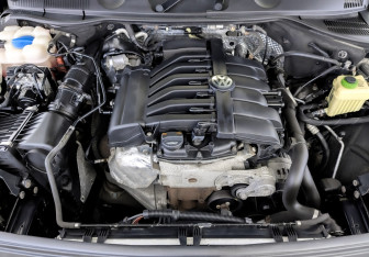 Подержанный автомобиль Volkswagen Touareg 2012 года (9 фото)