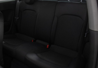 Подержанный автомобиль Audi A1 2011 года (11 фото)