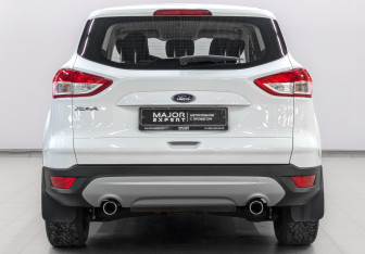 Подержанный автомобиль Ford Kuga 2015 года (6 фото)