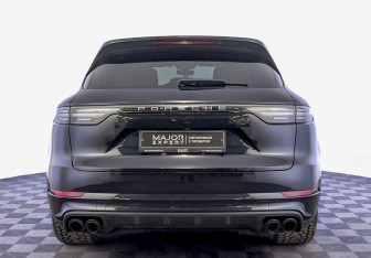 Подержанный автомобиль Porsche Cayenne 2021 года (6 фото)