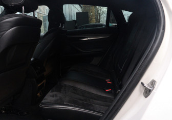 Подержанный автомобиль BMW X6 2016 года (10 фото)