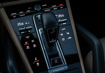 Подержанный автомобиль Porsche Cayenne 2019 года (27 фото)
