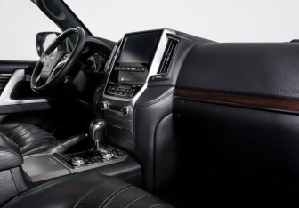 Подержанный автомобиль Toyota Land Cruiser Suv 2019 года (9 фото)