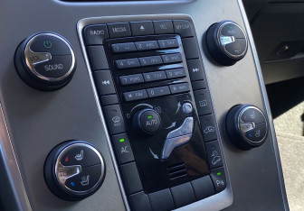 Подержанный автомобиль Volvo XC70 2012 года (14 фото)