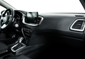 Подержанный автомобиль Kia Ceed Wagon 2020 года (8 фото)