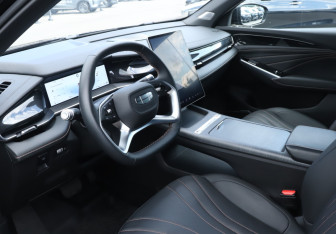 Подержанный автомобиль Geely Preface 2024 года (13 фото)