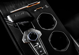 Подержанный автомобиль Changan UNI-K 2024 года (22 фото)