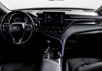 Подержанный автомобиль Toyota Camry Sedan 2021 года (11 фото)