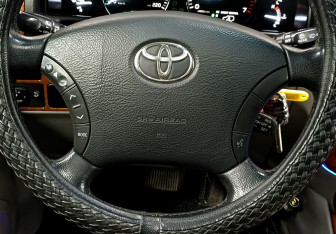 Подержанный автомобиль Toyota Land Cruiser Suv 2002 года (13 фото)