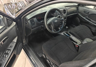 Подержанный автомобиль Hyundai Sonata 2005 года (9 фото)