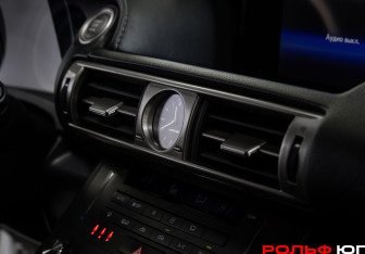 Подержанный автомобиль Lexus IS Sedan 2015 года (12 фото)