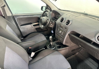 Подержанный автомобиль Ford Fusion 2007 года (10 фото)