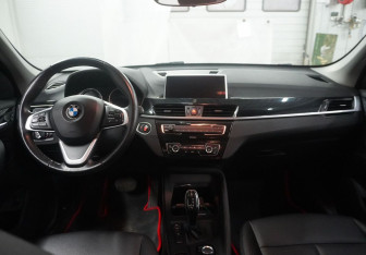 Подержанный автомобиль BMW X1 2020 года (14 фото)