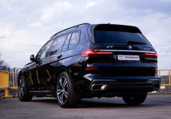 Подержанный автомобиль BMW X7 2020 года (6 фото)
